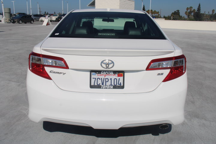 Used 2014 Toyota Camry SE FWD image 5