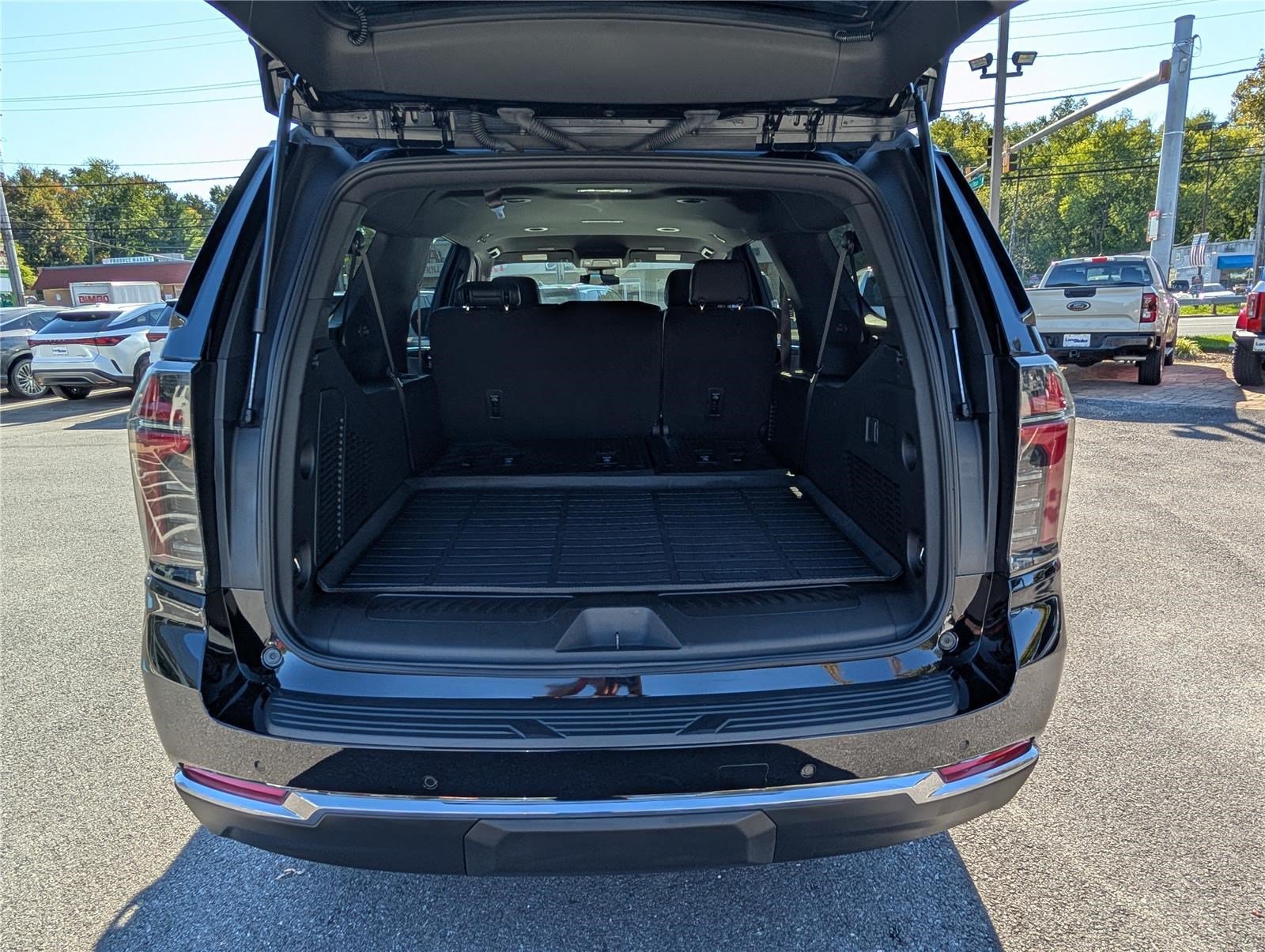 Used 2025 Chevrolet Suburban LS w/ LPO, Dark Essentials Package RWD image 13