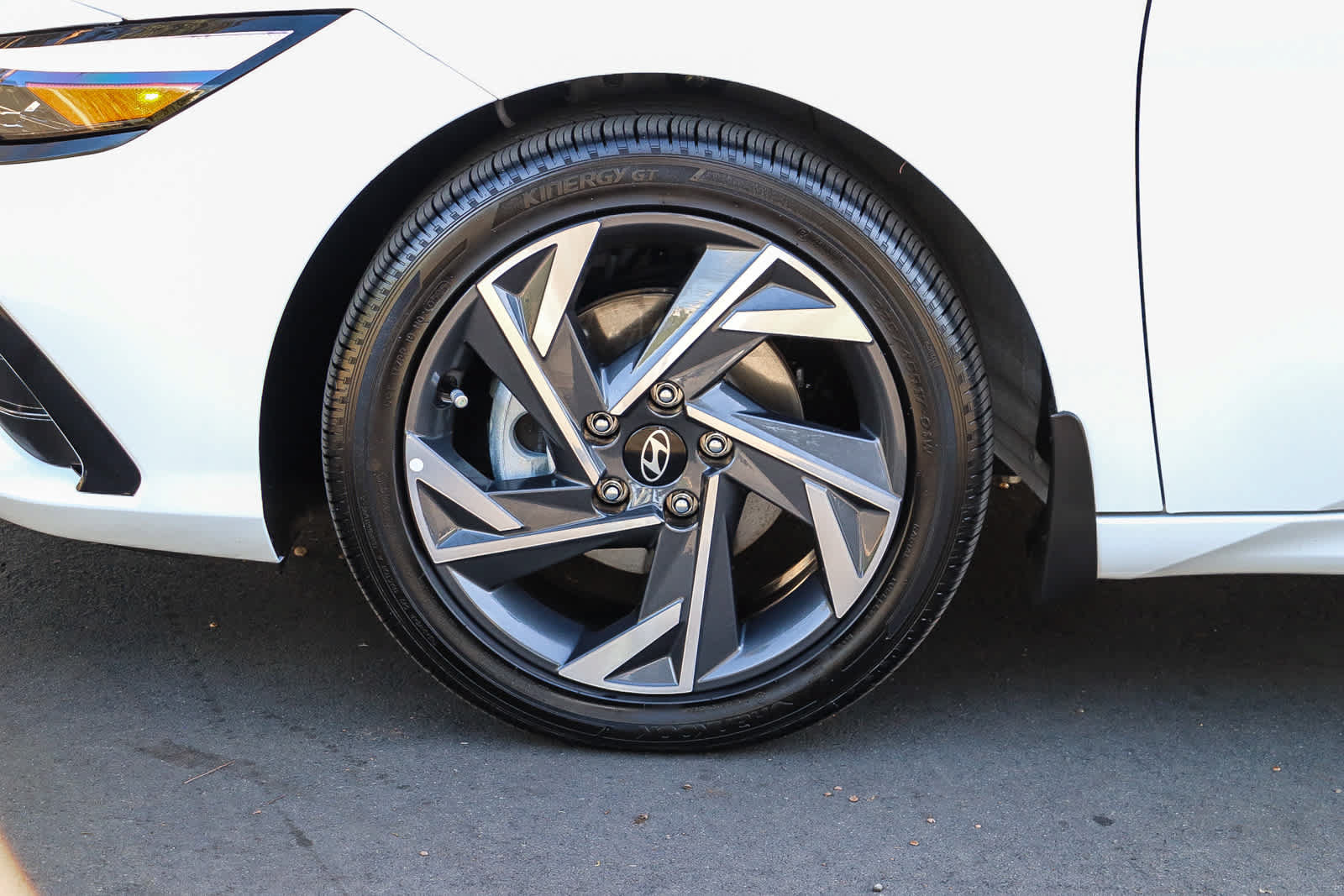 Used 2025 Hyundai Elantra Limited FWD image 11