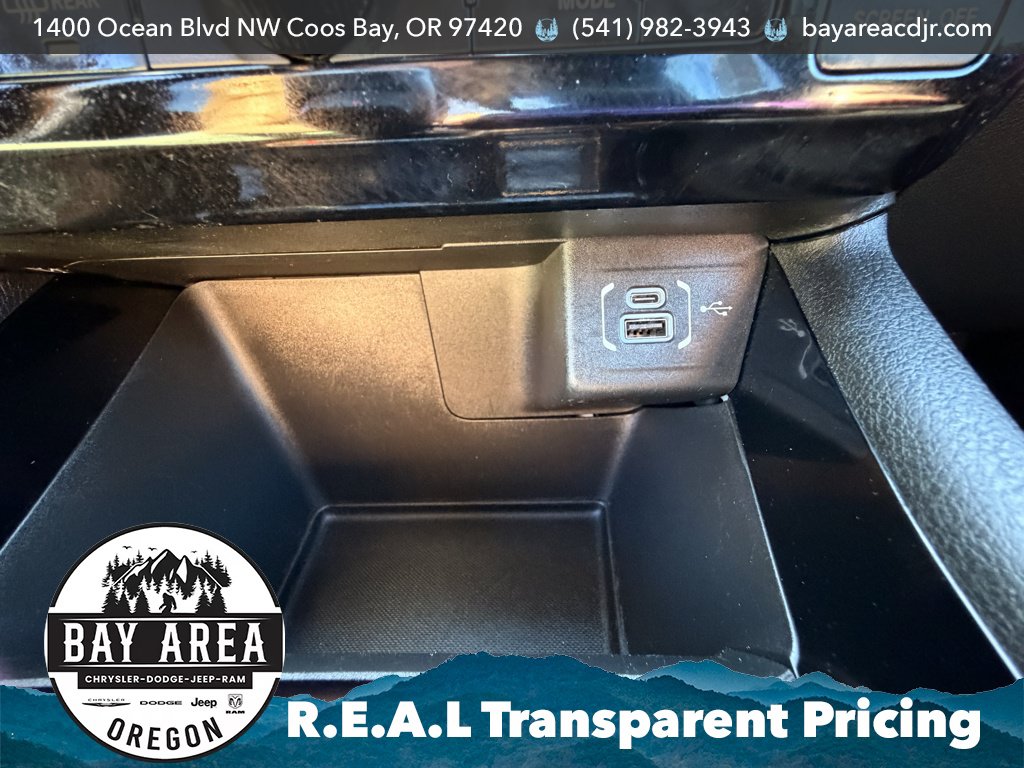 Used 2025 Jeep Compass Latitude w/ Convenience Group AWD/4WD image 27