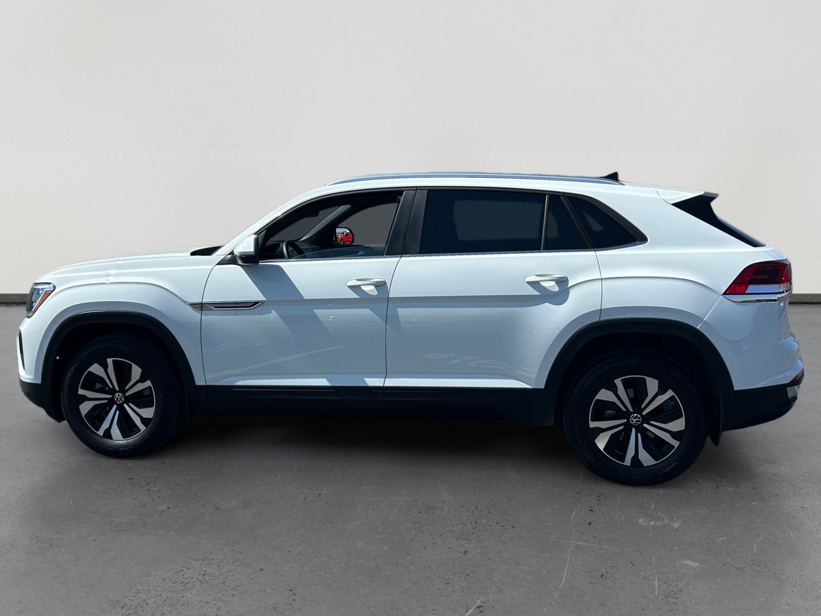 Certified 2025 Volkswagen Atlas Cross Sport SE FWD image 2