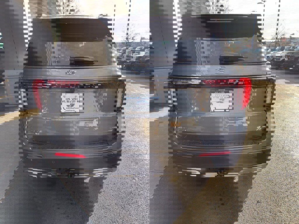 New 2026 Ford Explorer Active w/ Active Comfort Package image 5