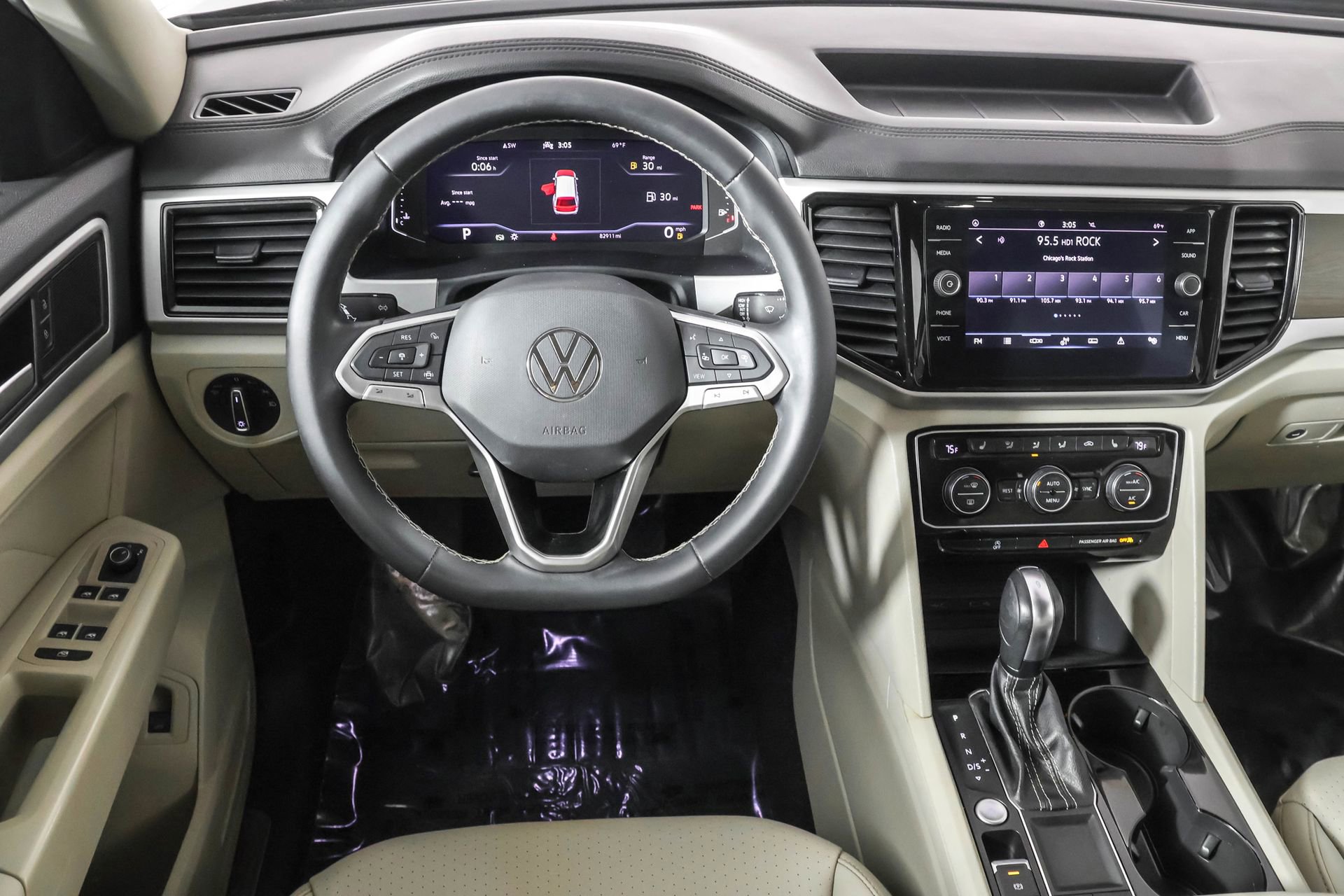 Used 2022 Volkswagen Atlas SE w/ Black Wheel Package image 39