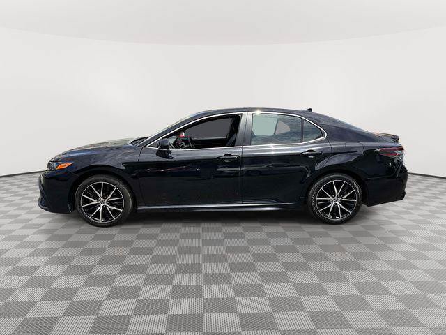 Used 2024 Toyota Camry SE w/ Convenience Package FWD image 3