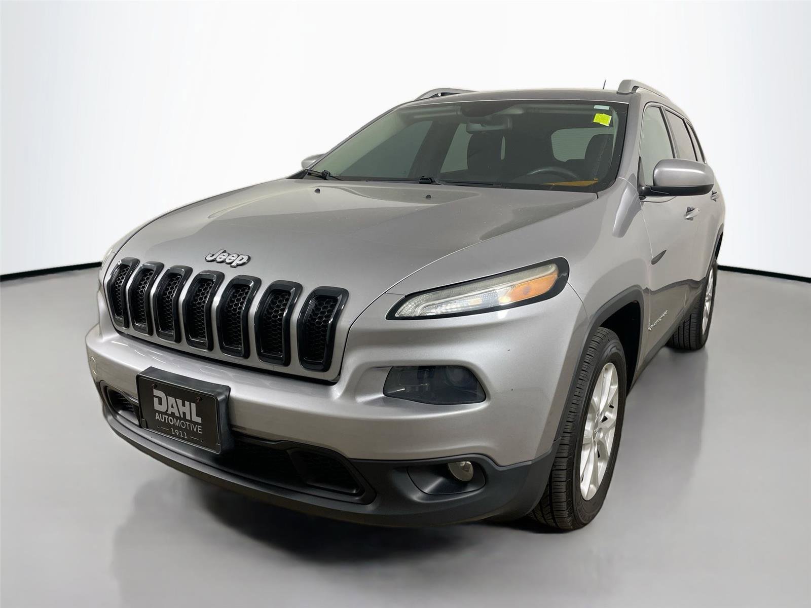 Used 2014 Jeep Cherokee Latitude w/ Cold Weather Group FWD image 4