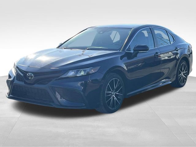 Used 2022 Toyota Camry SE image 3