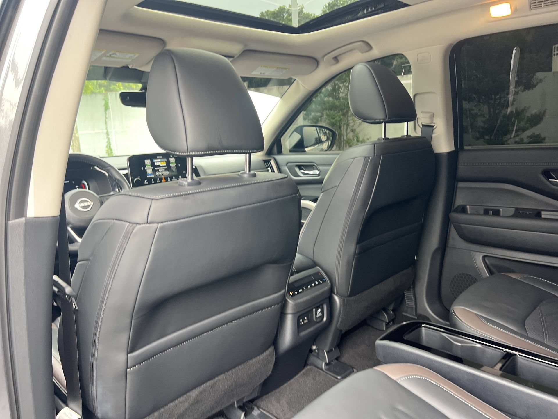 Used 2025 Nissan Pathfinder Platinum FWD image 18
