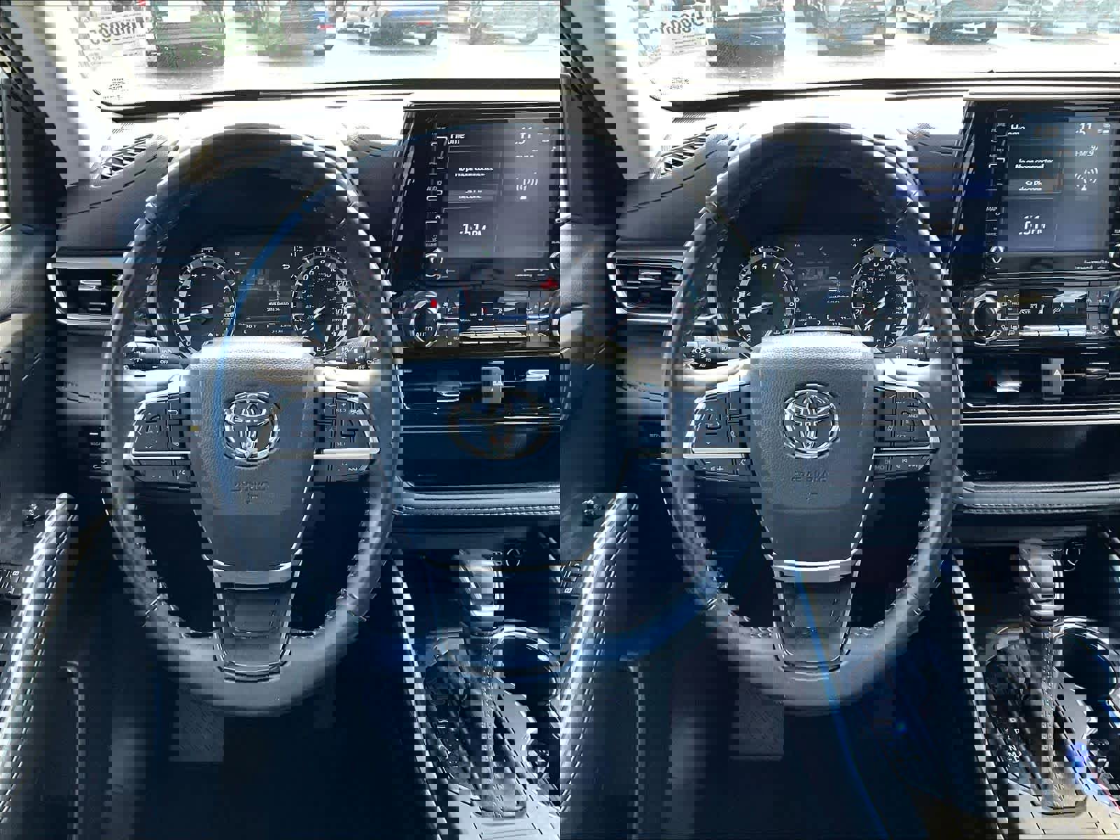 Used 2022 Toyota Highlander XLE image 18