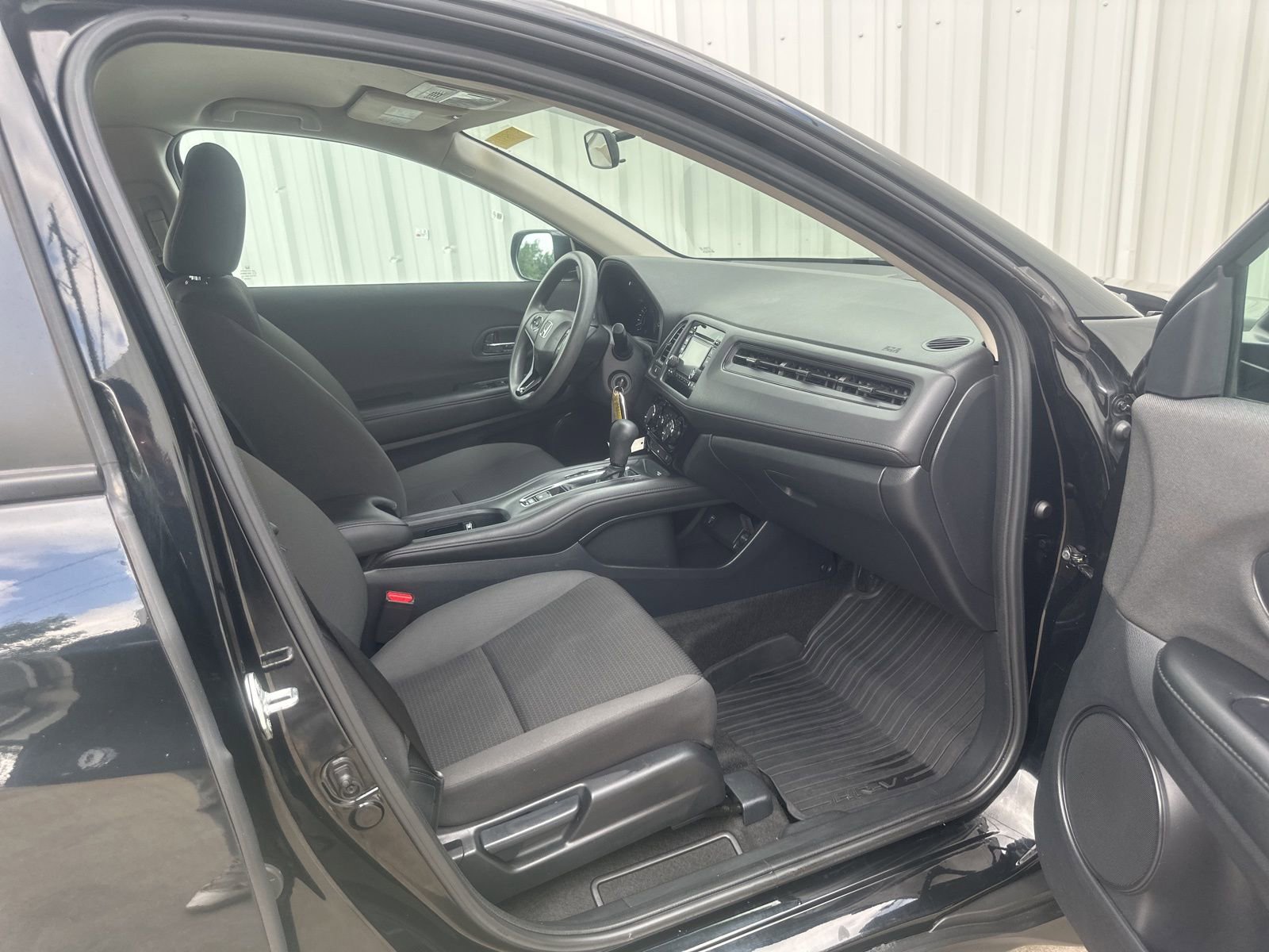Used 2022 Honda HR-V LX image 17