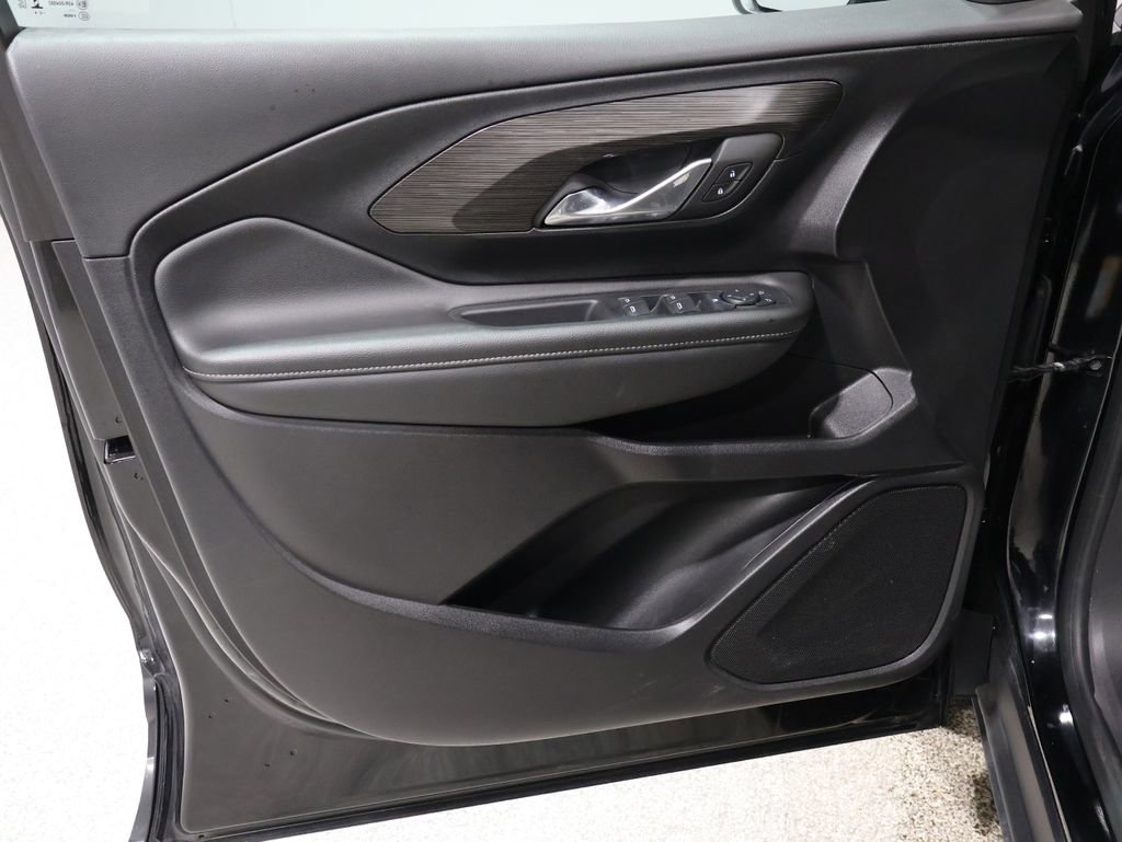 Used 2024 GMC Terrain SLE image 12