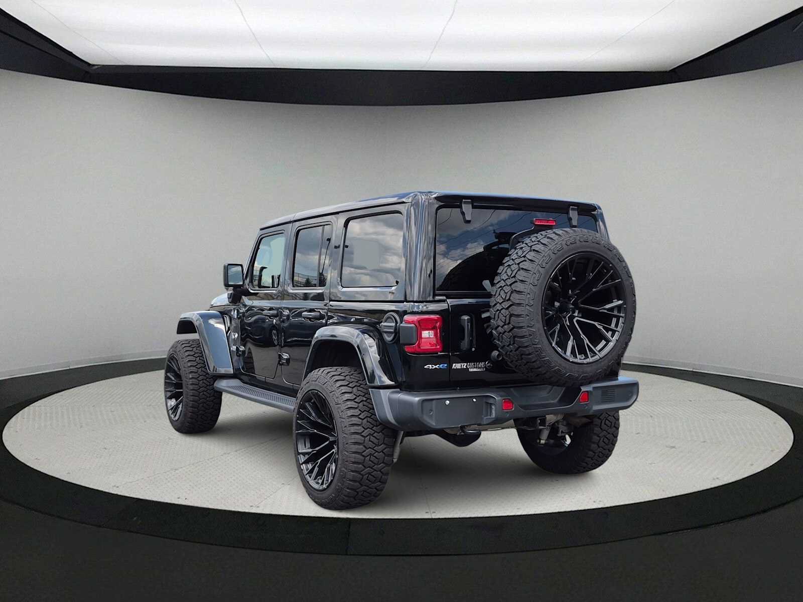 Used 2021 Jeep Wrangler Unlimited Sahara w/ Cold Weather Group AWD/4WD image 6