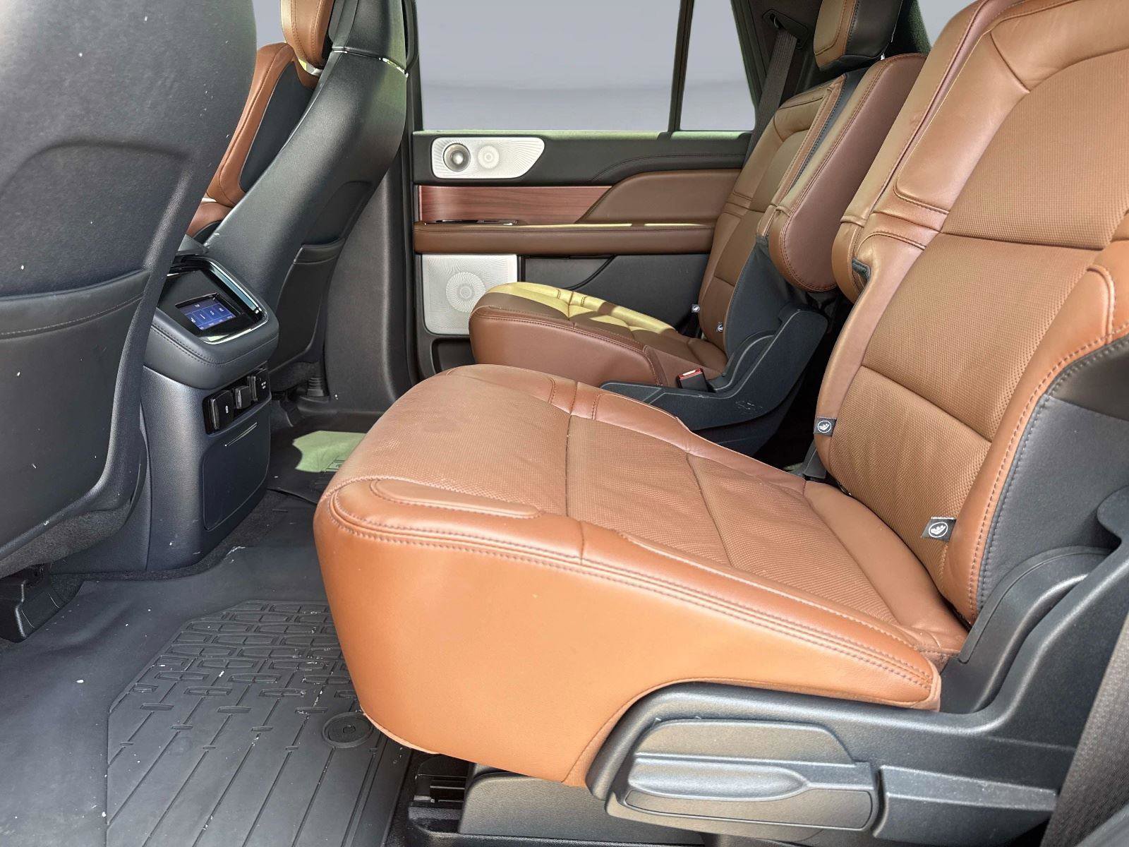 Used 2024 Lincoln Navigator Reserve AWD/4WD image 15