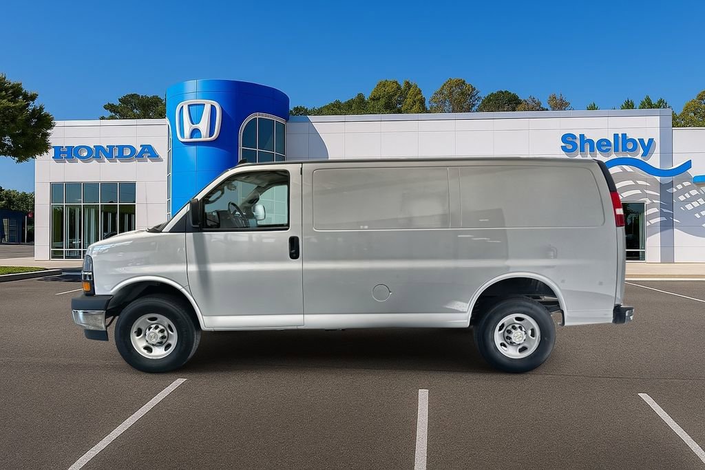 Used 2024 Chevrolet Express 2500 w/ Driver Convenience Package image 5