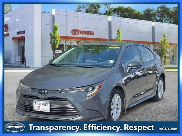 Used 2023 Toyota Corolla LE w/ LE Convenience Package FWD image 4