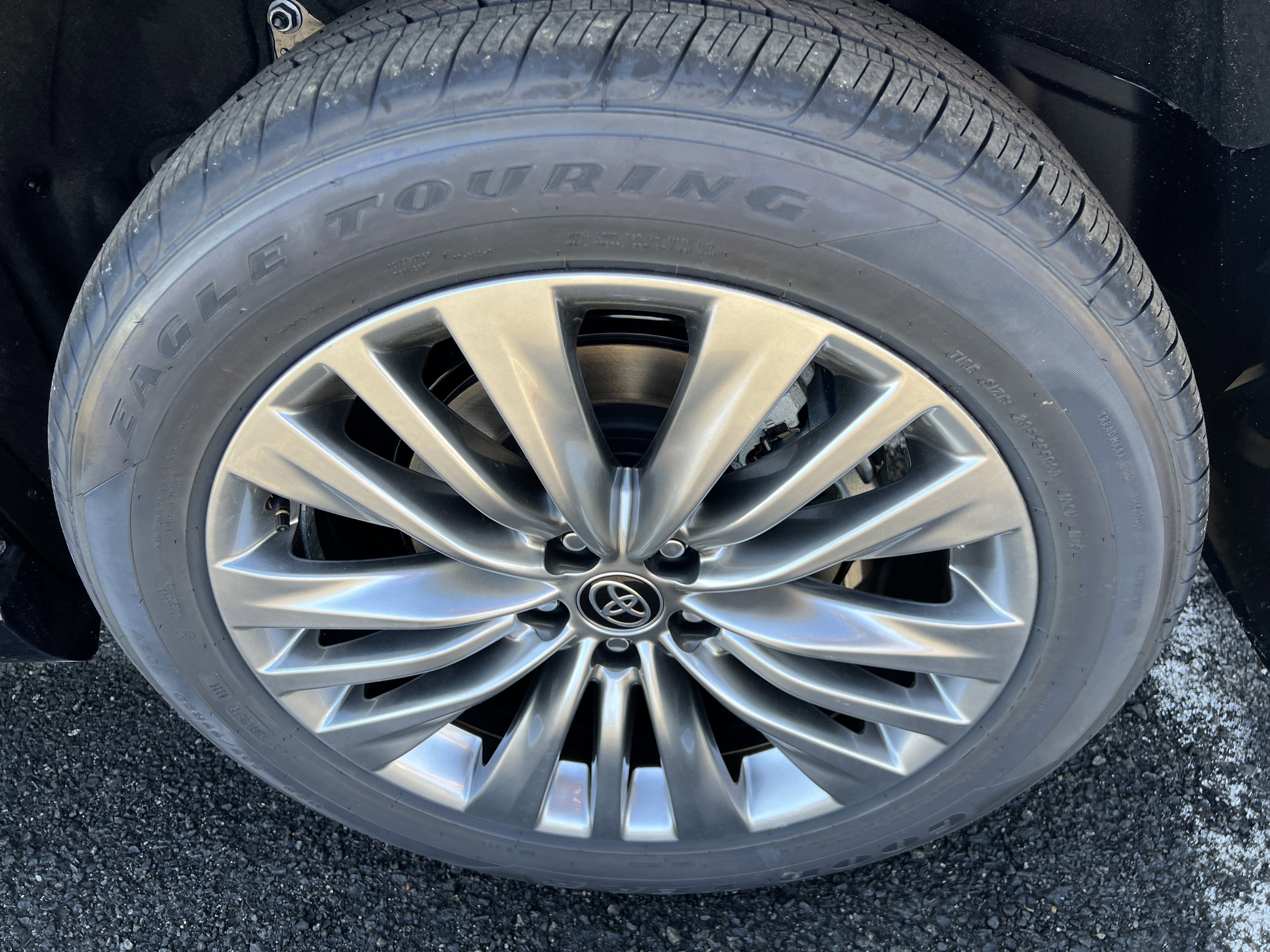 New 2026 Toyota Highlander Platinum image 7