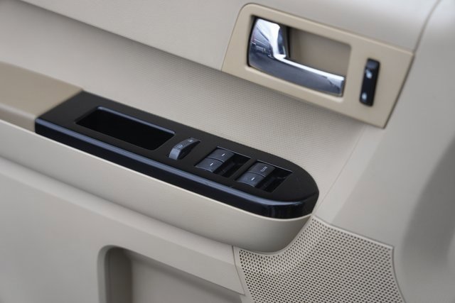 Used 2008 Ford Escape Limited image 30