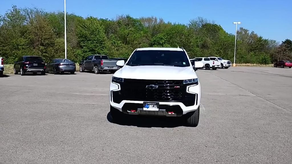 Used 2024 Chevrolet Suburban Z71 w/ Luxury Package AWD/4WD image 3