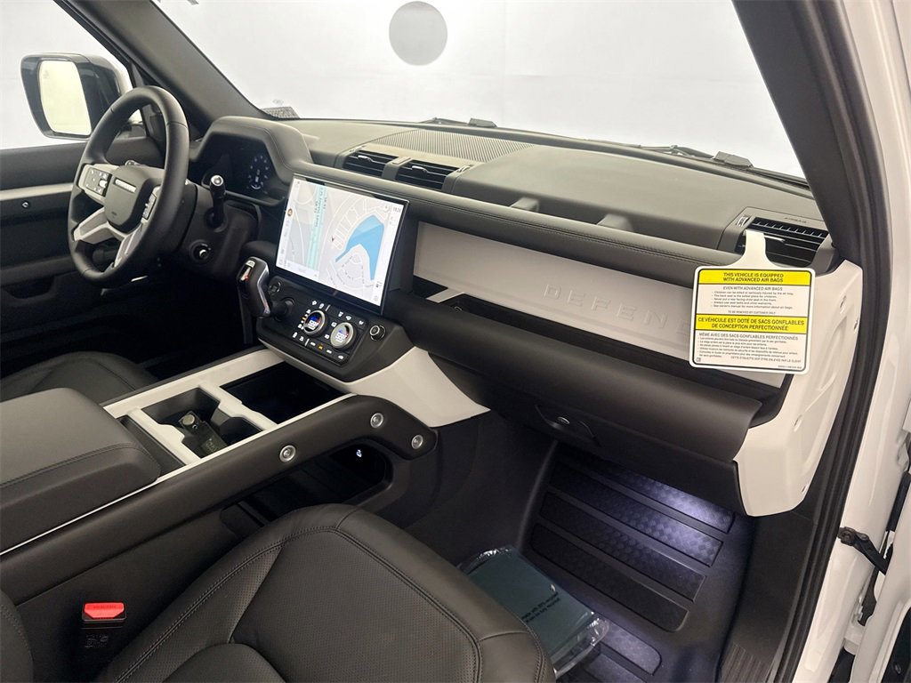 New 2026 Land Rover Defender 130 X-Dynamic SE image 29