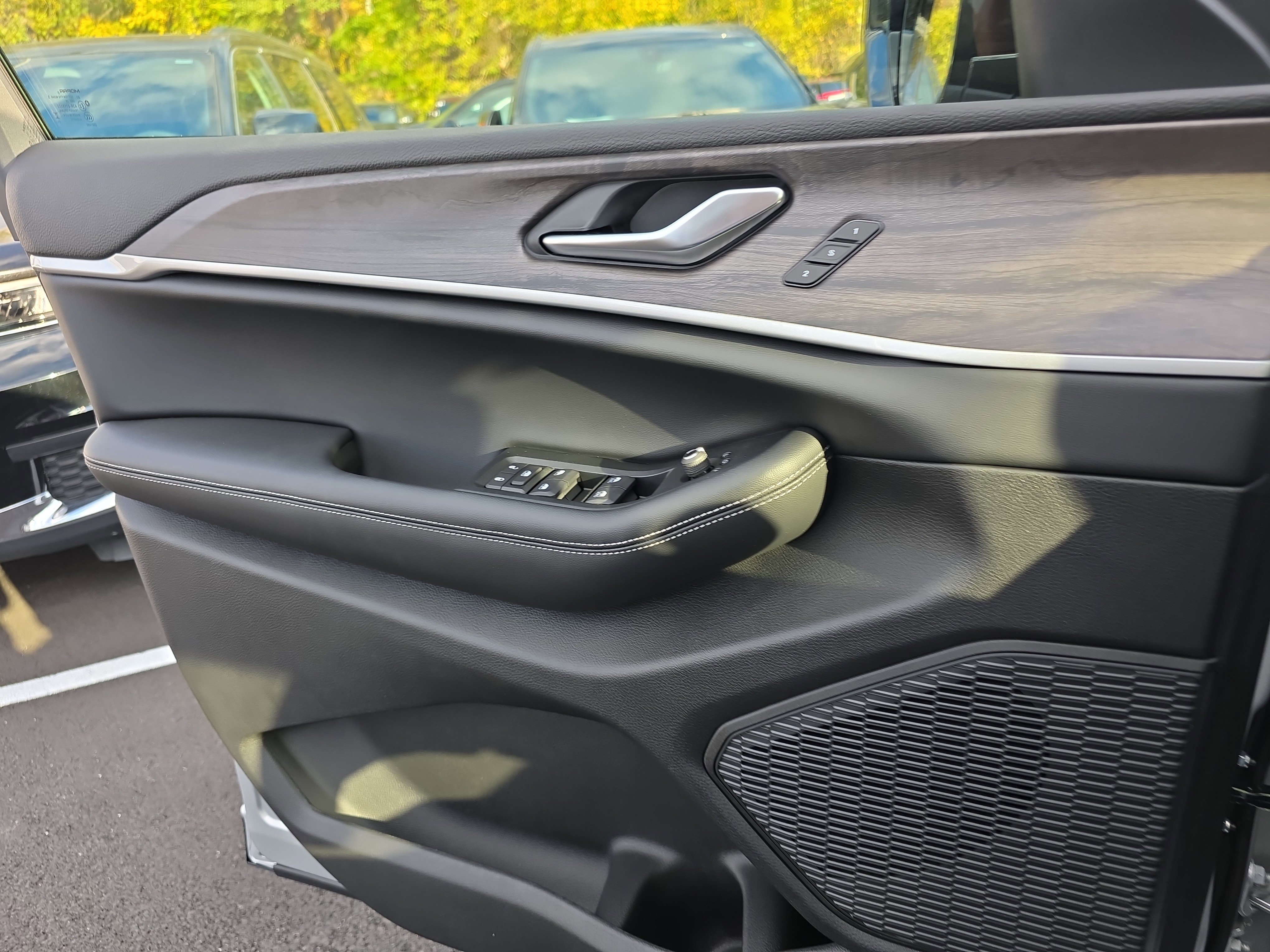 New 2025 Jeep Grand Cherokee Limited w/ Black Appearance Package image 12