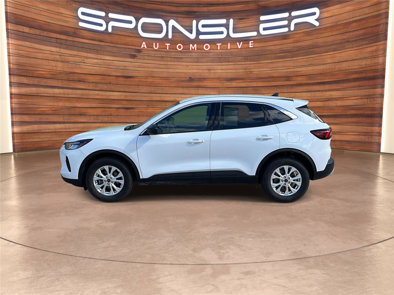 Used 2023 Ford Escape Active AWD/4WD image 2