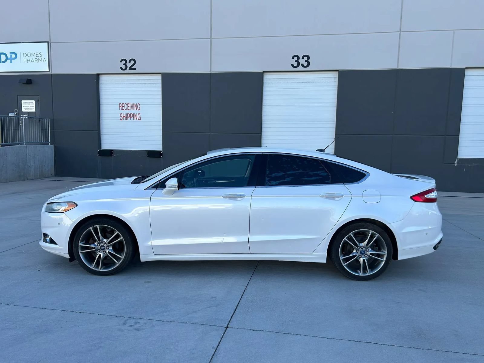 Used 2013 Ford Fusion Titanium w/ Titanium Driver Assist Pkg FWD image 2