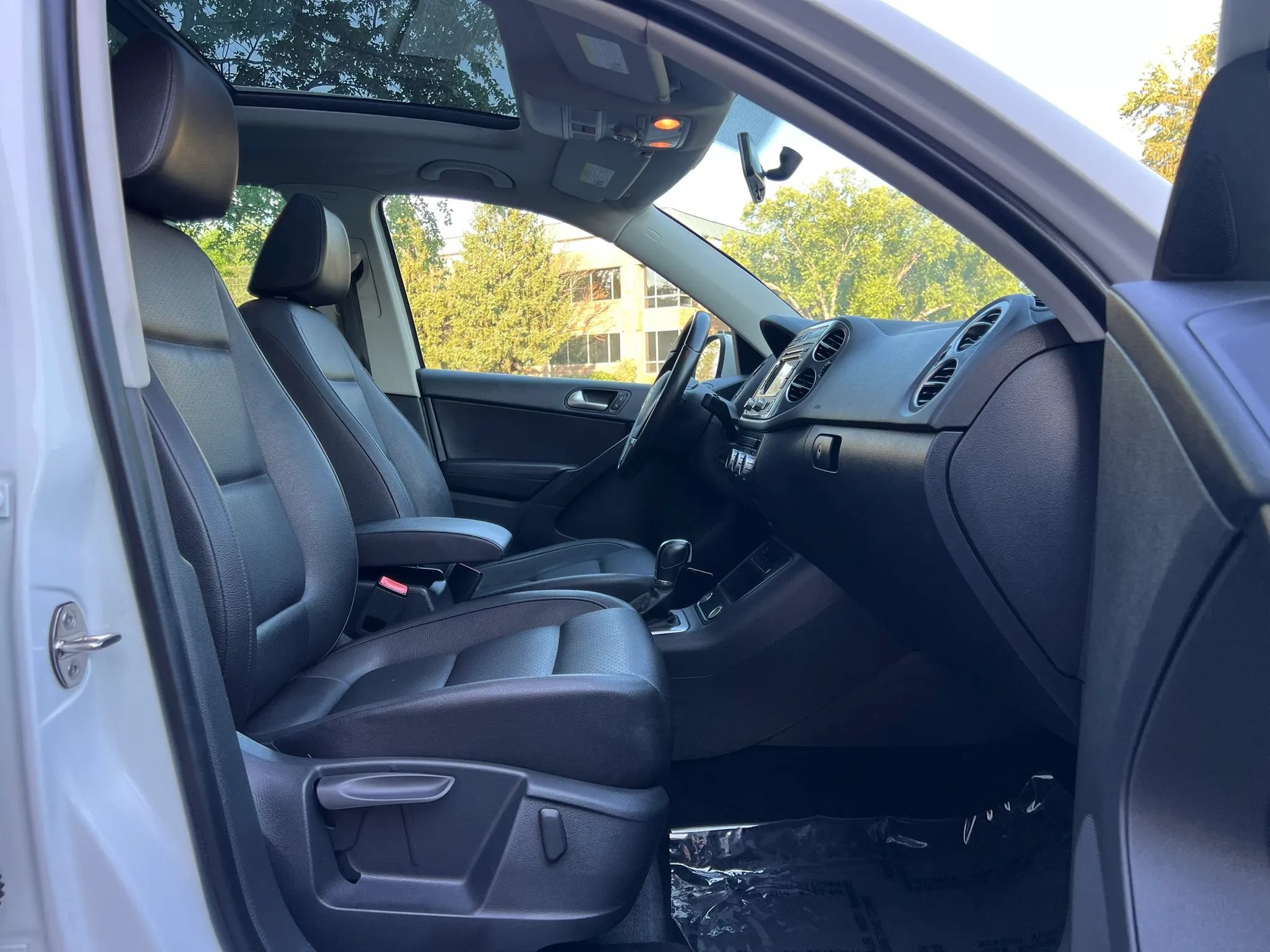Used 2015 Volkswagen Tiguan SEL AWD/4WD image 11