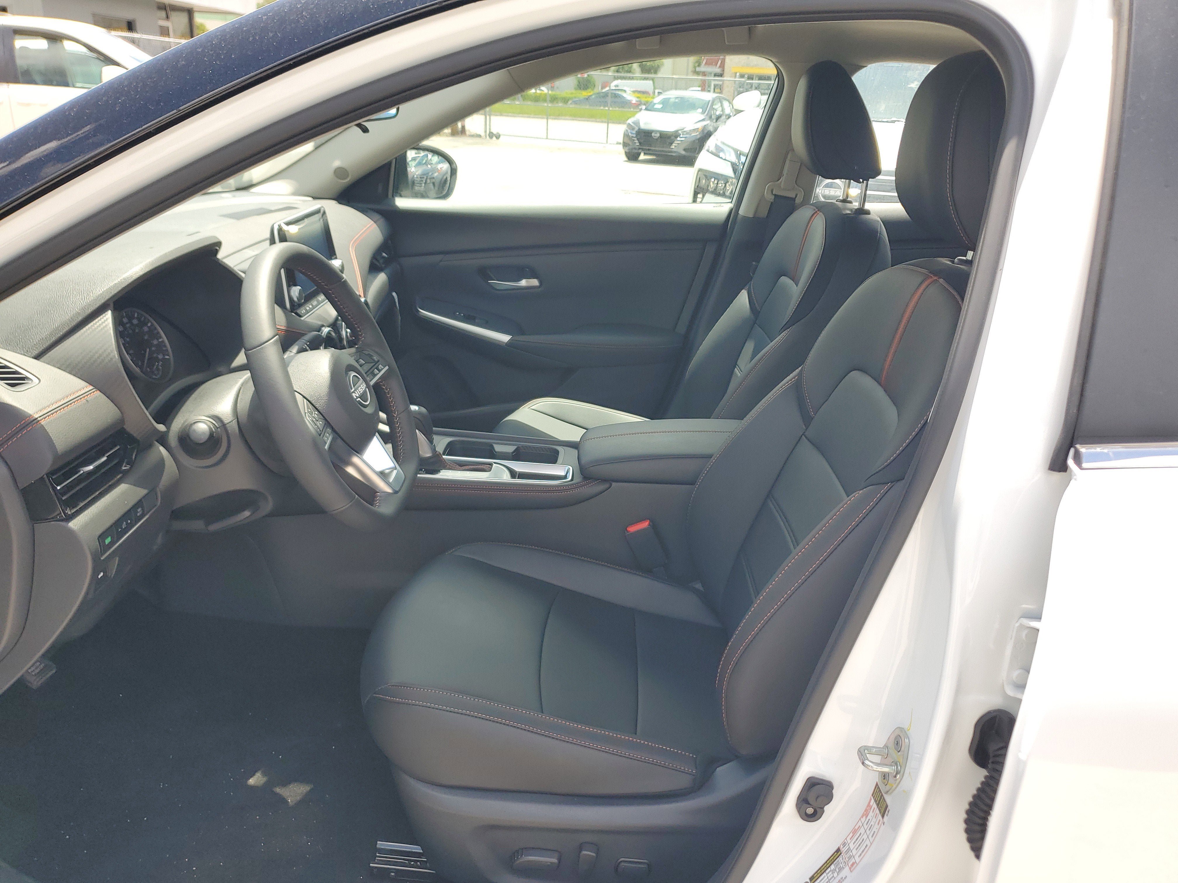New 2025 Nissan Sentra SR w/ SR Premium Package FWD image 15