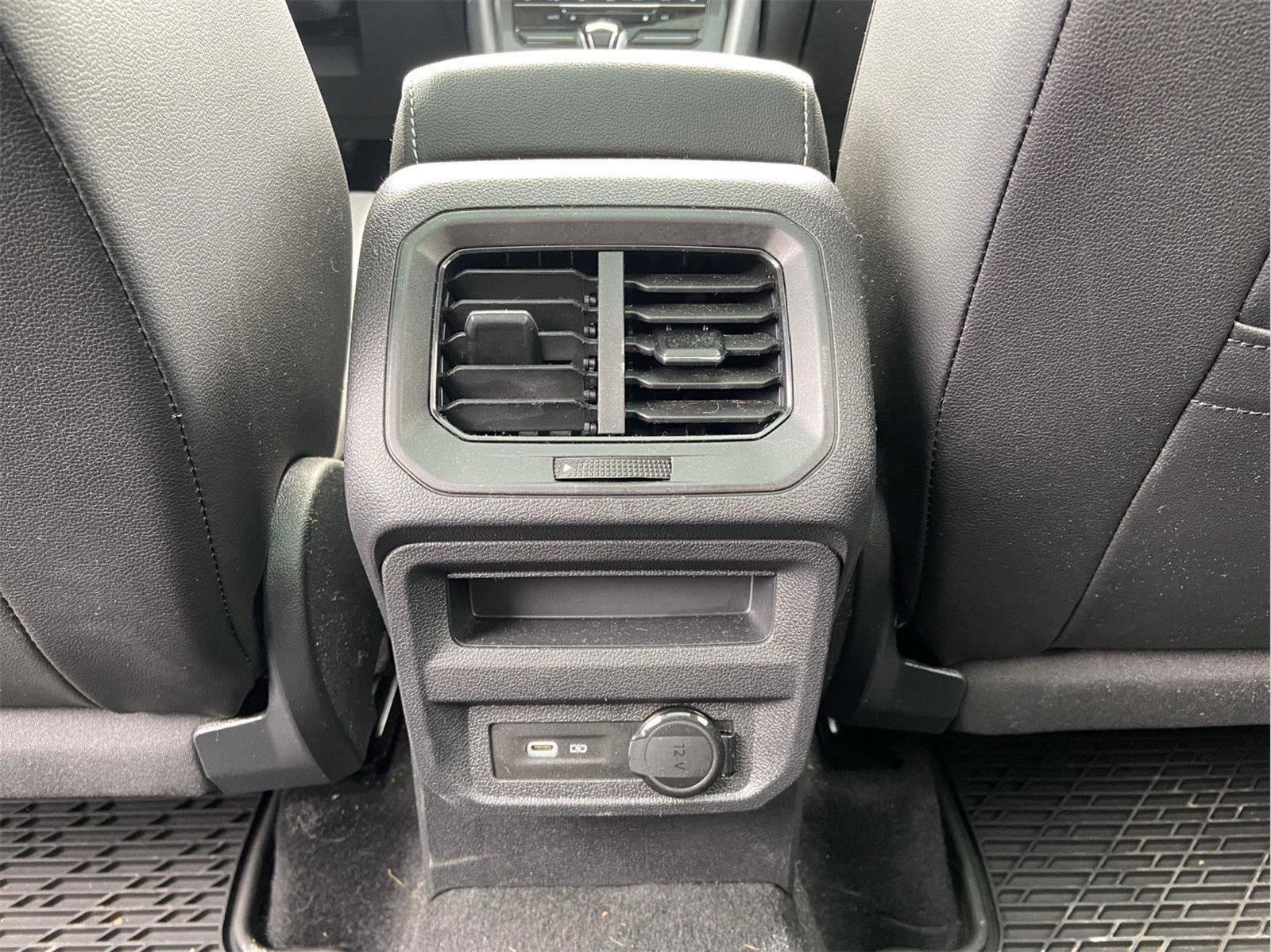 Used 2023 Volkswagen Tiguan SE image 18