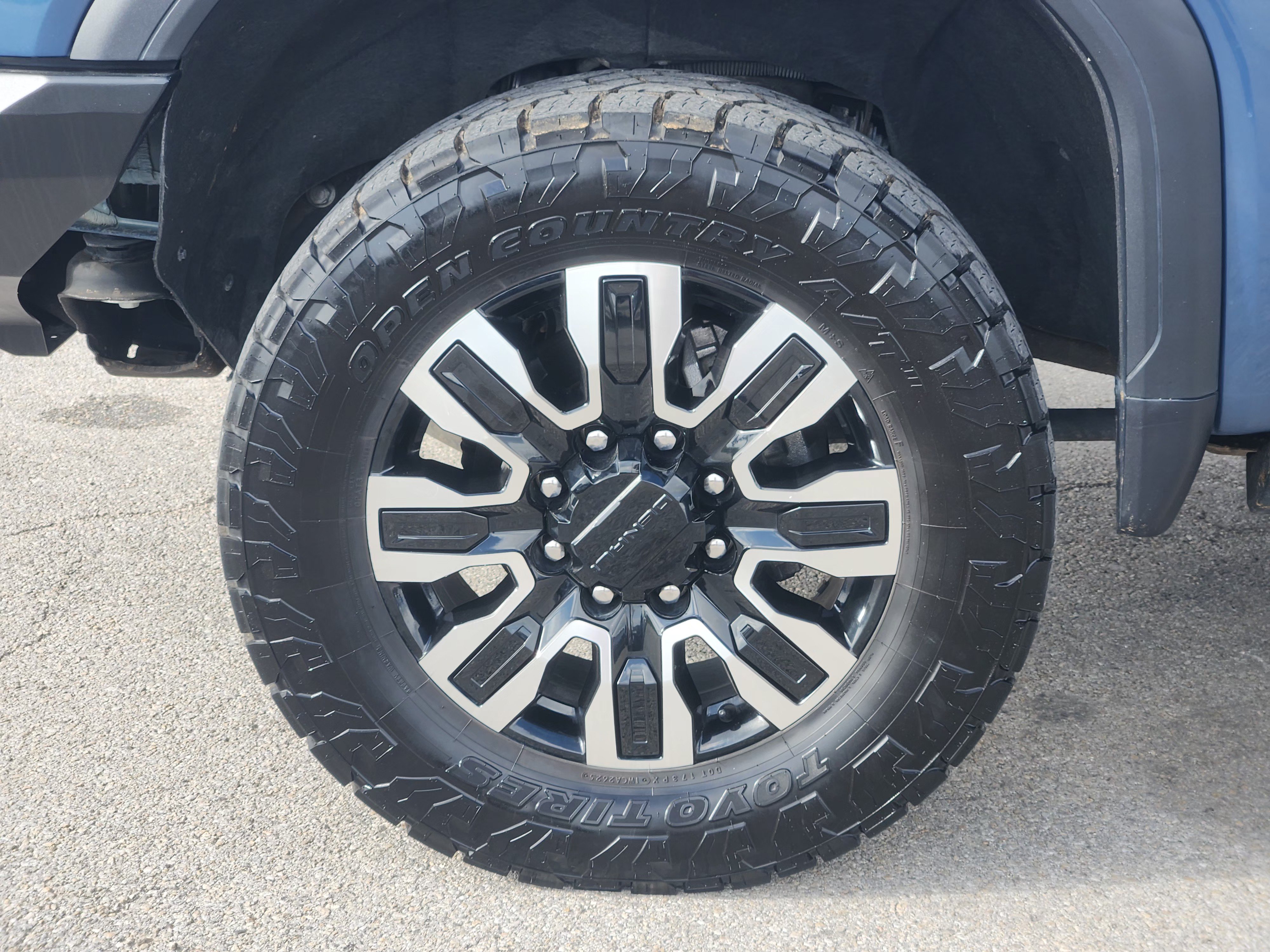 Used 2024 GMC Sierra 2500 Denali Ultimate AWD/4WD image 10