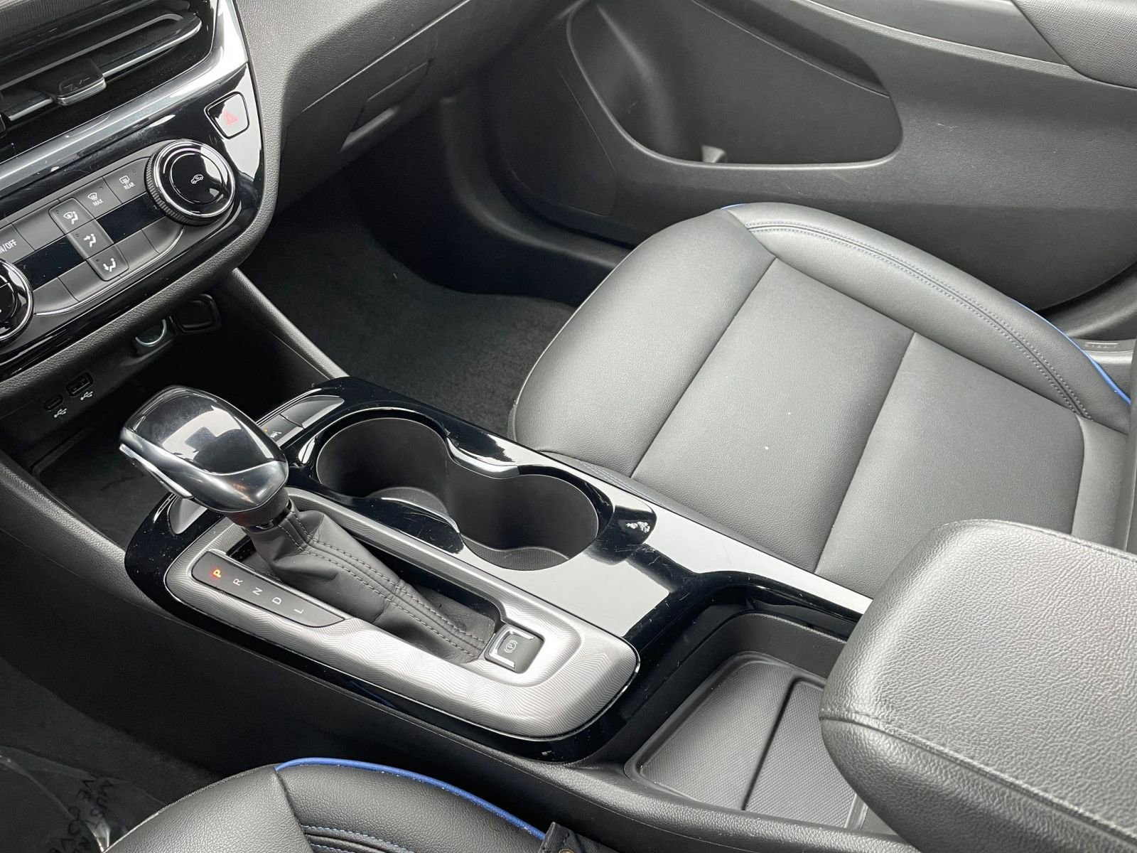 Used 2025 Buick Envista Sport Touring image 40