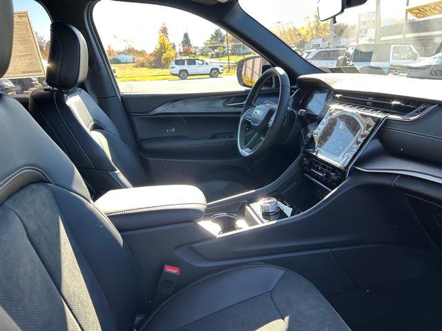 New 2025 Jeep Grand Cherokee 4WD image 23