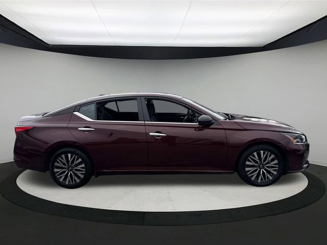 Used 2024 Nissan Altima 2.5 SV image 5