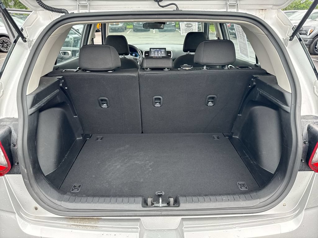 Used 2023 Hyundai Venue SEL FWD image 24