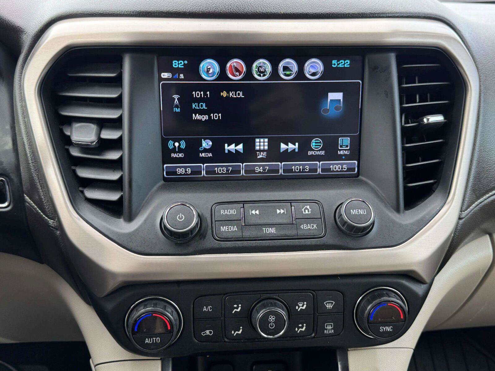 Used 2019 GMC Acadia Denali w/ Technology Package AWD/4WD image 27