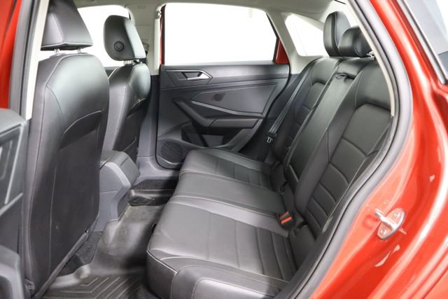 Used 2023 Volkswagen Jetta SE w/ Panoramic Sunroof Package image 18