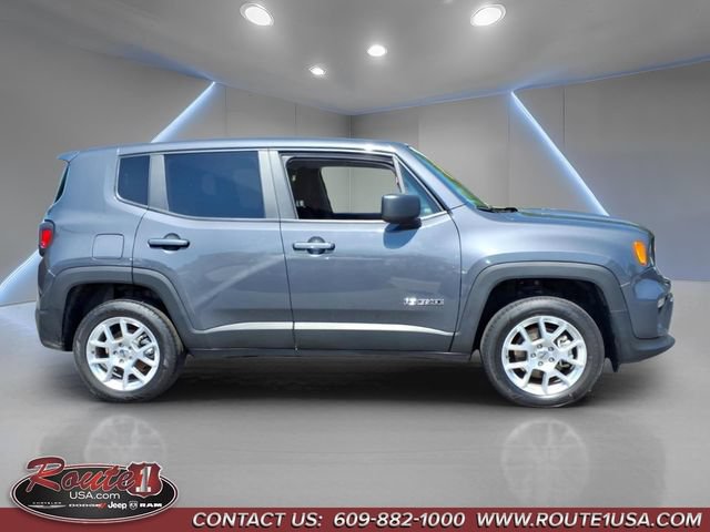 Used 2023 Jeep Renegade Latitude AWD/4WD image 2