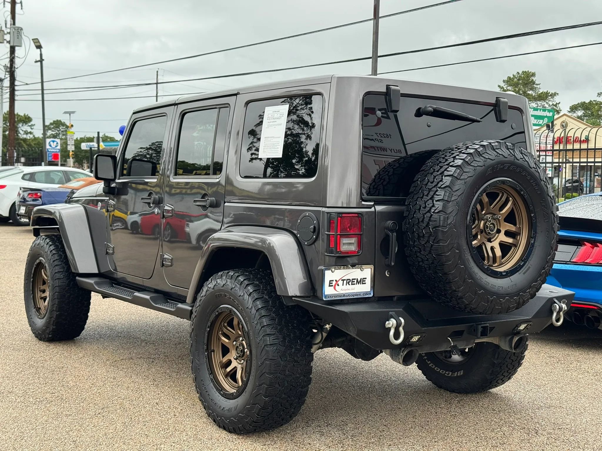 Used 2018 Jeep Wrangler Unlimited Sahara AWD/4WD image 8