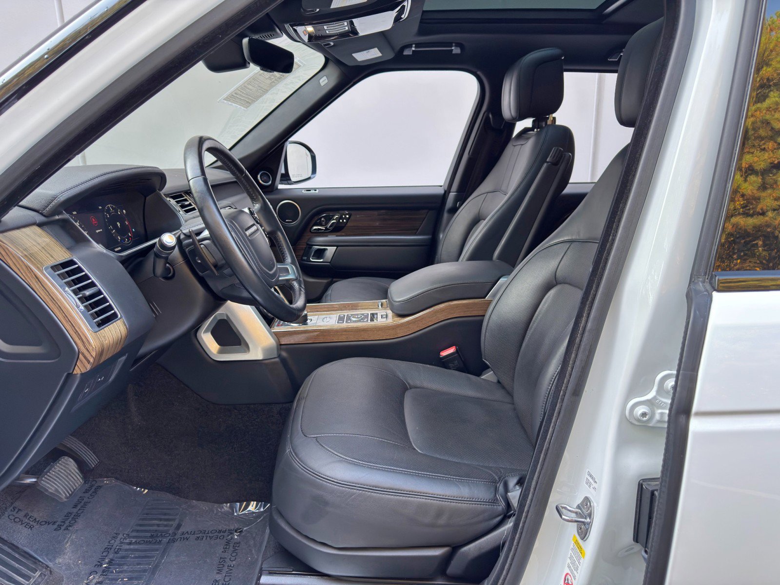 Used 2018 Land Rover Range Rover HSE image 16