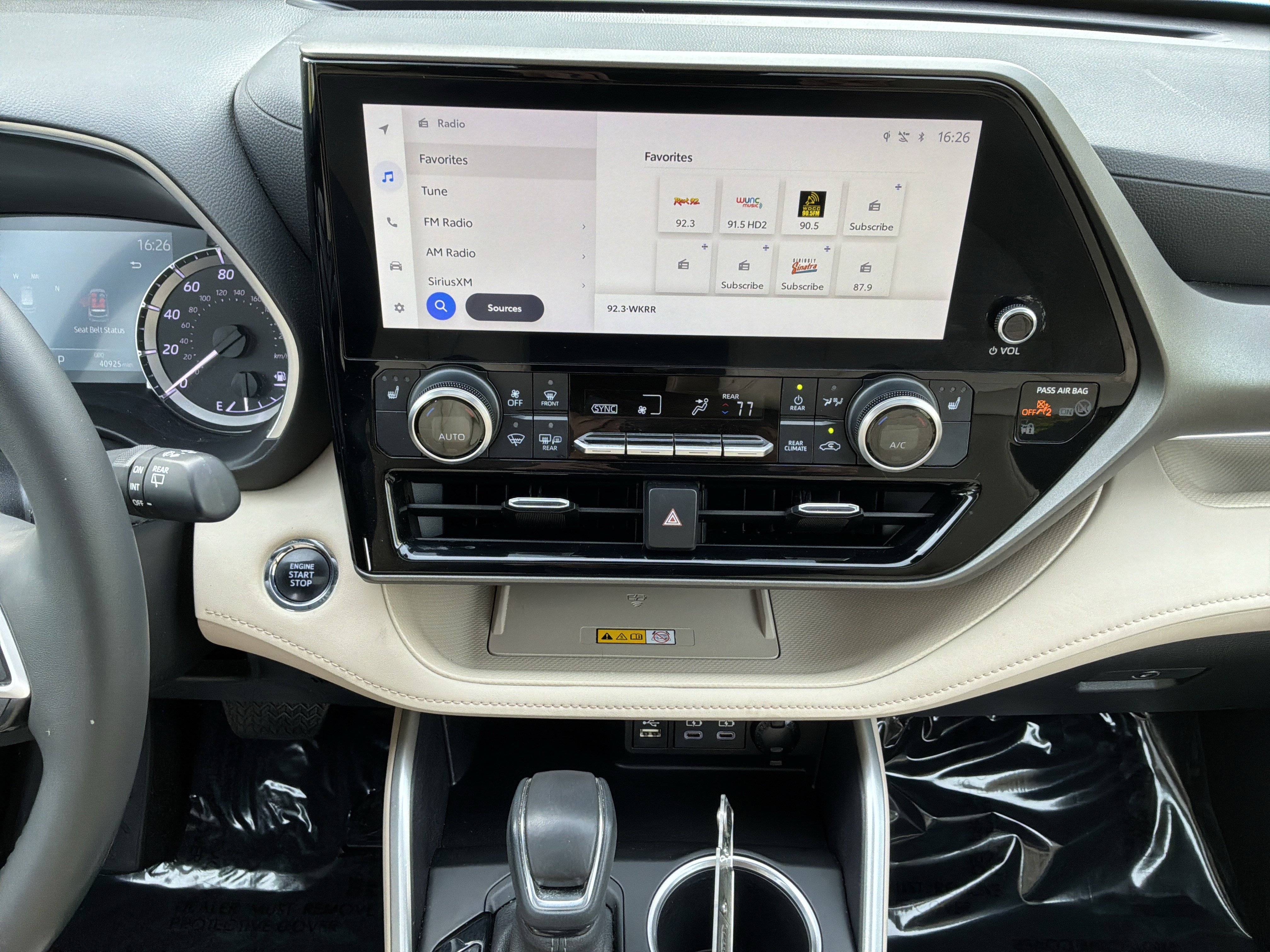 Used 2023 Toyota Highlander XLE image 31