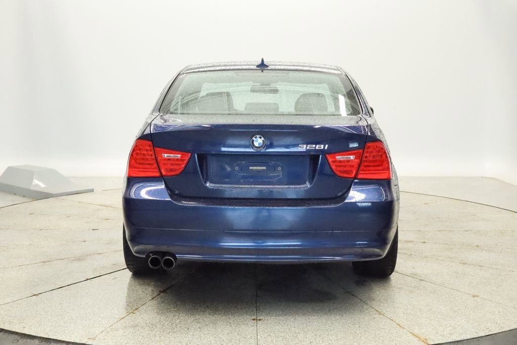 Used 2011 BMW 328i xDrive Sedan image 4