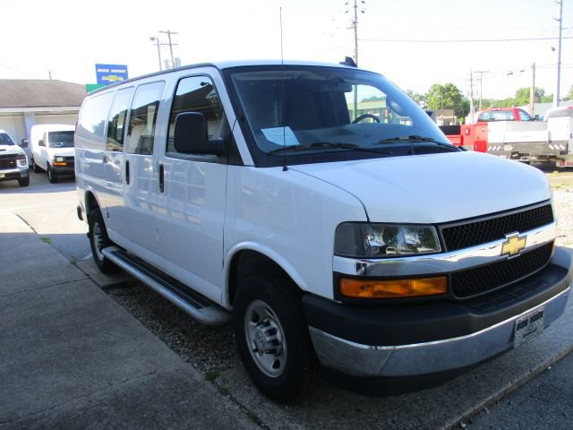 Used 2024 Chevrolet Express 2500 w/ Driver Convenience Package RWD image 3