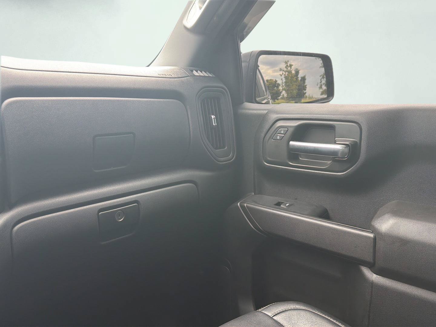 Used 2023 Chevrolet Silverado 1500 Custom w/ Rally Edition AWD/4WD image 18