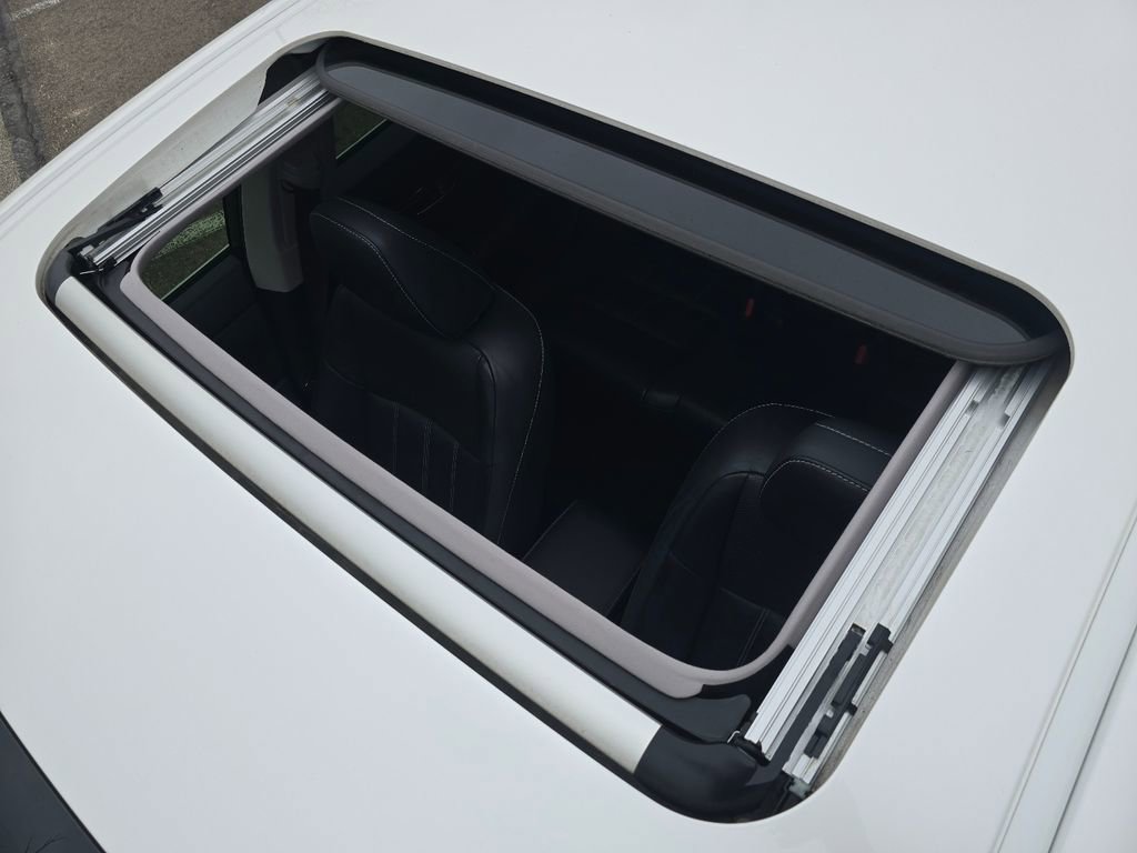 Used 2017 Lexus ES 300h image 3