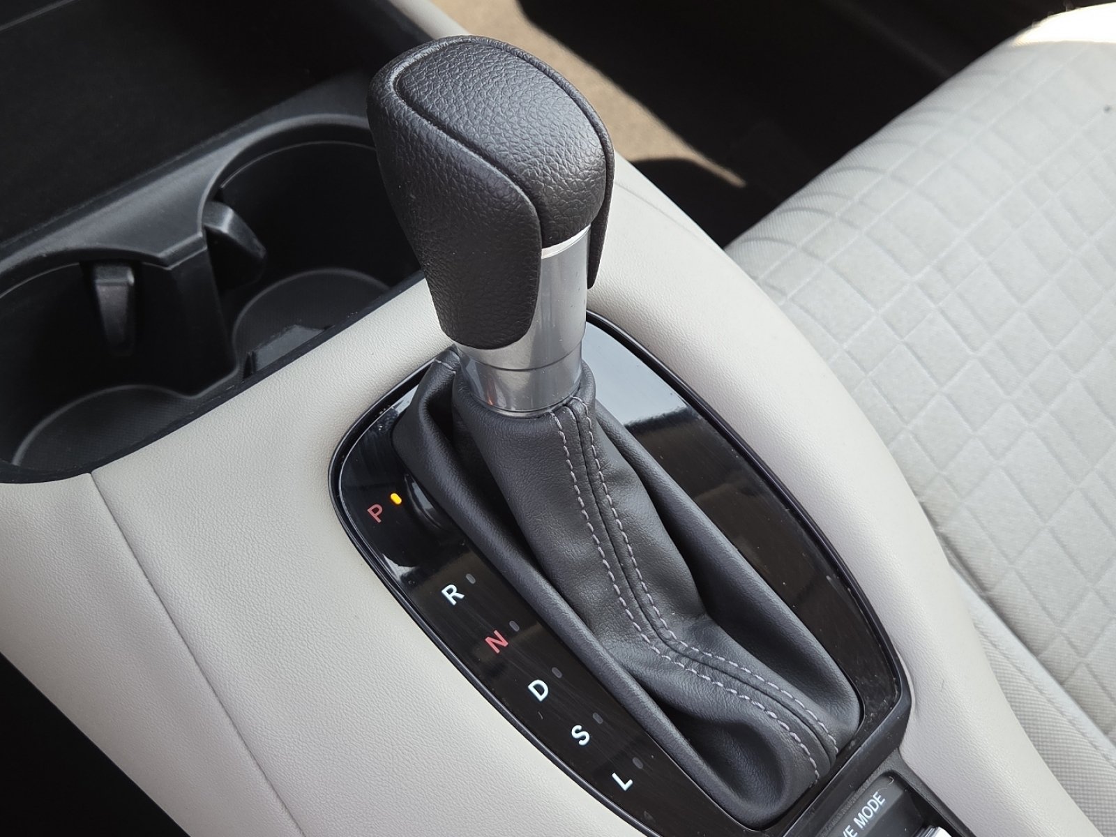 Certified 2024 Honda HR-V LX image 30