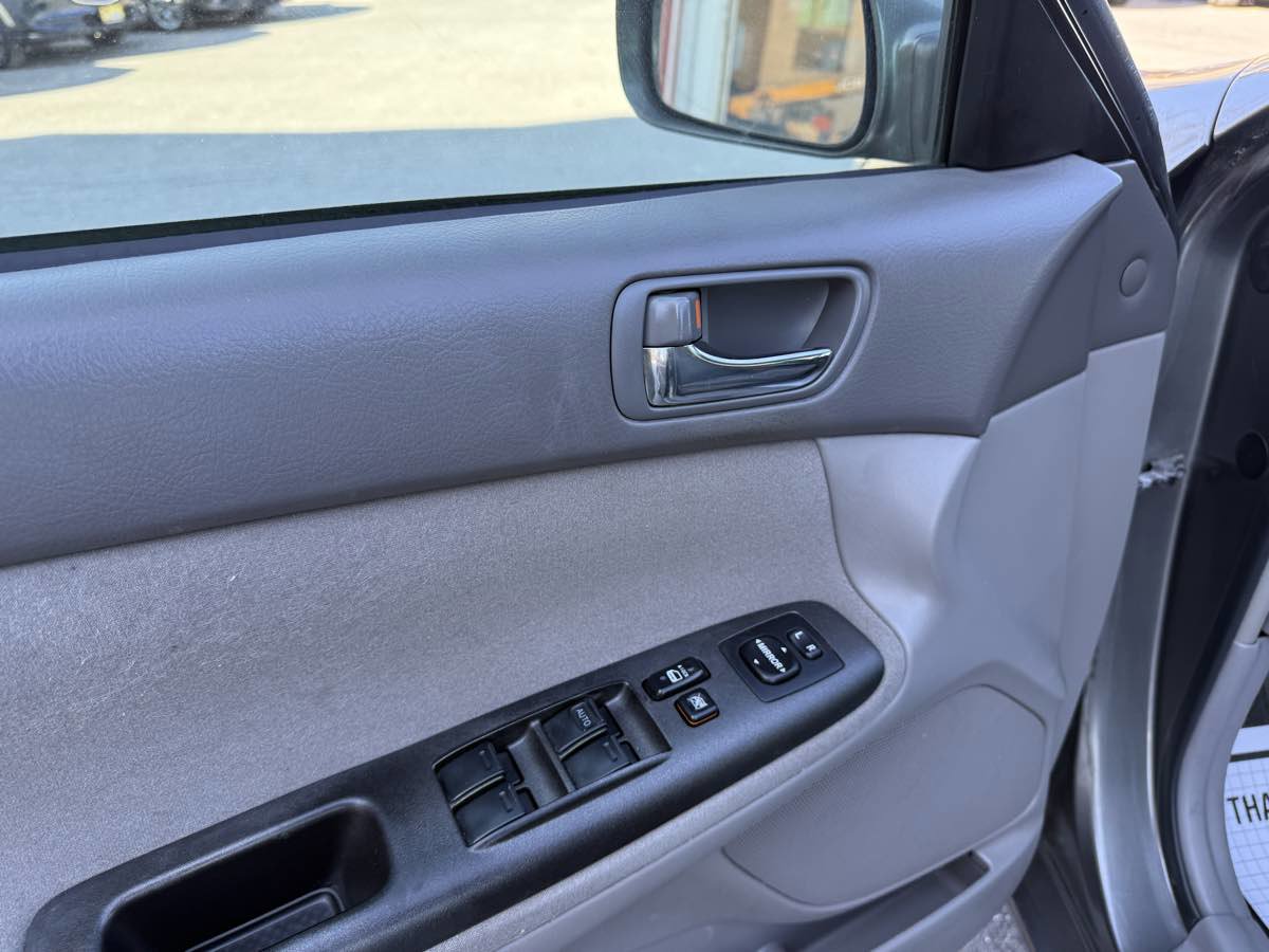 Used 2005 Toyota Camry LE image 23