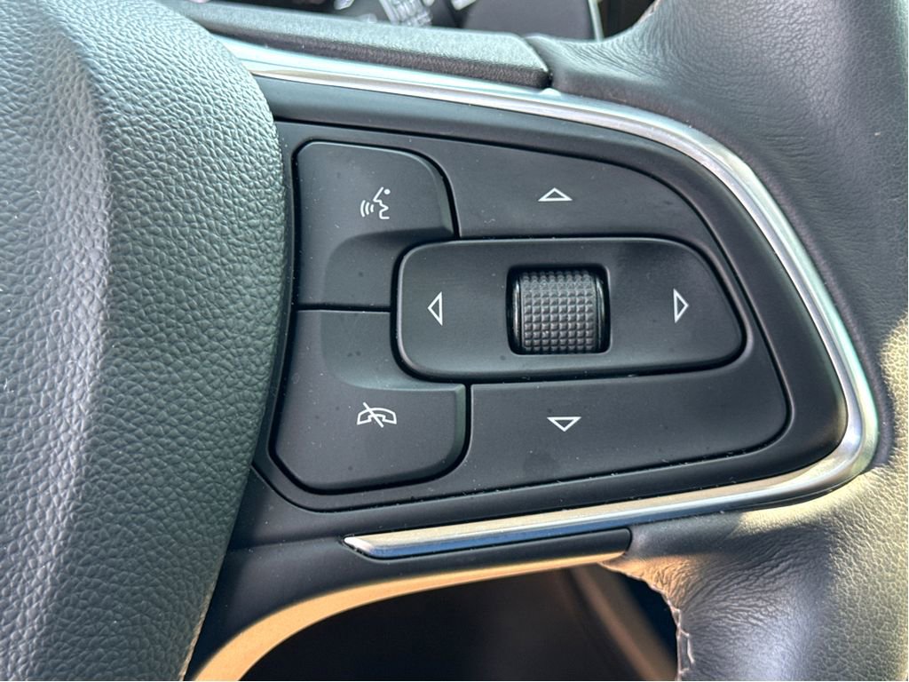 Used 2021 Buick Envision Essence w/ Technology Package I image 16