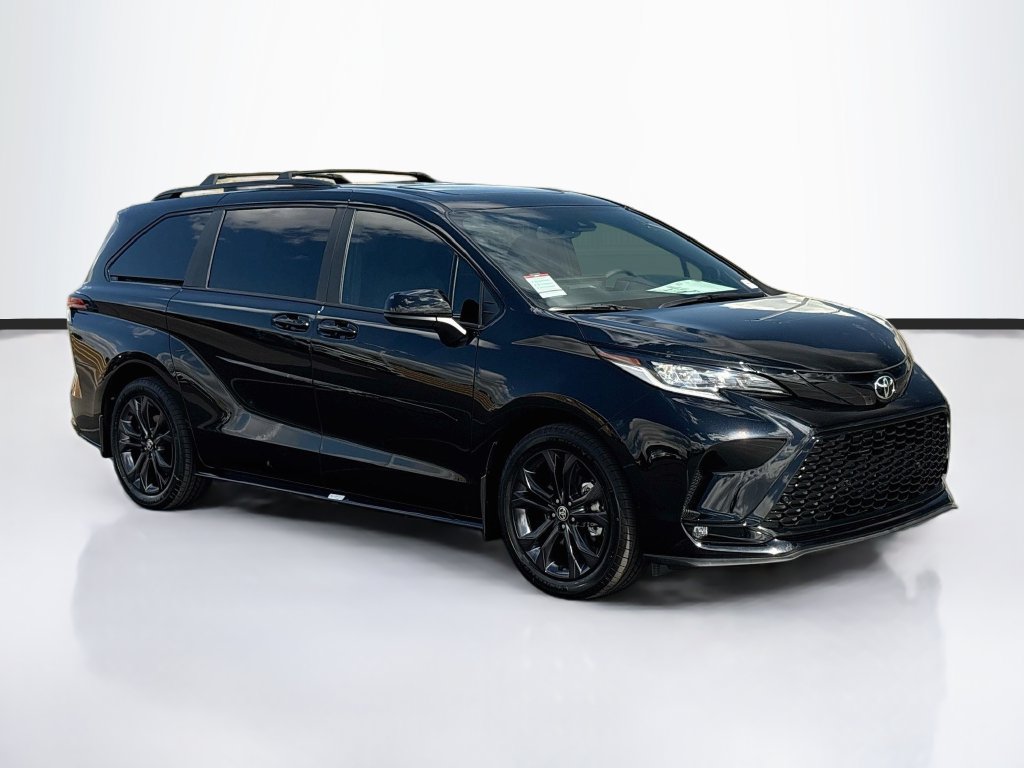 New 2026 Toyota Sienna XSE FWD image 3