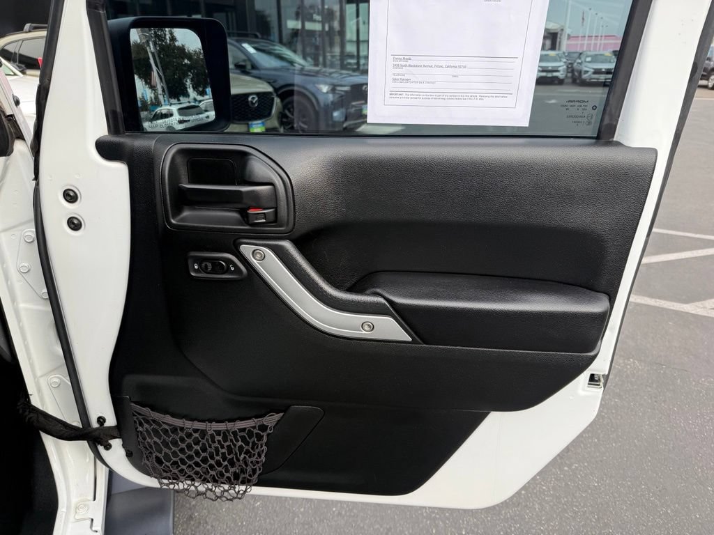 Used 2018 Jeep Wrangler Unlimited Sahara AWD/4WD image 17