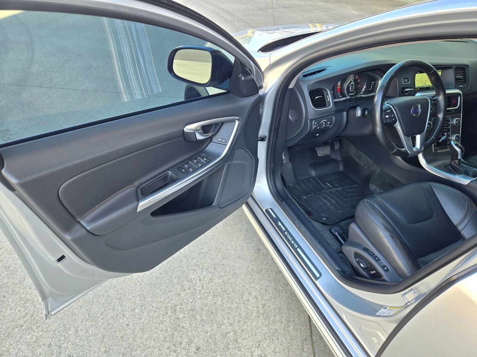 Used 2016 Volvo V60 T5 Cross Country w/ Convenience Package AWD/4WD image 10