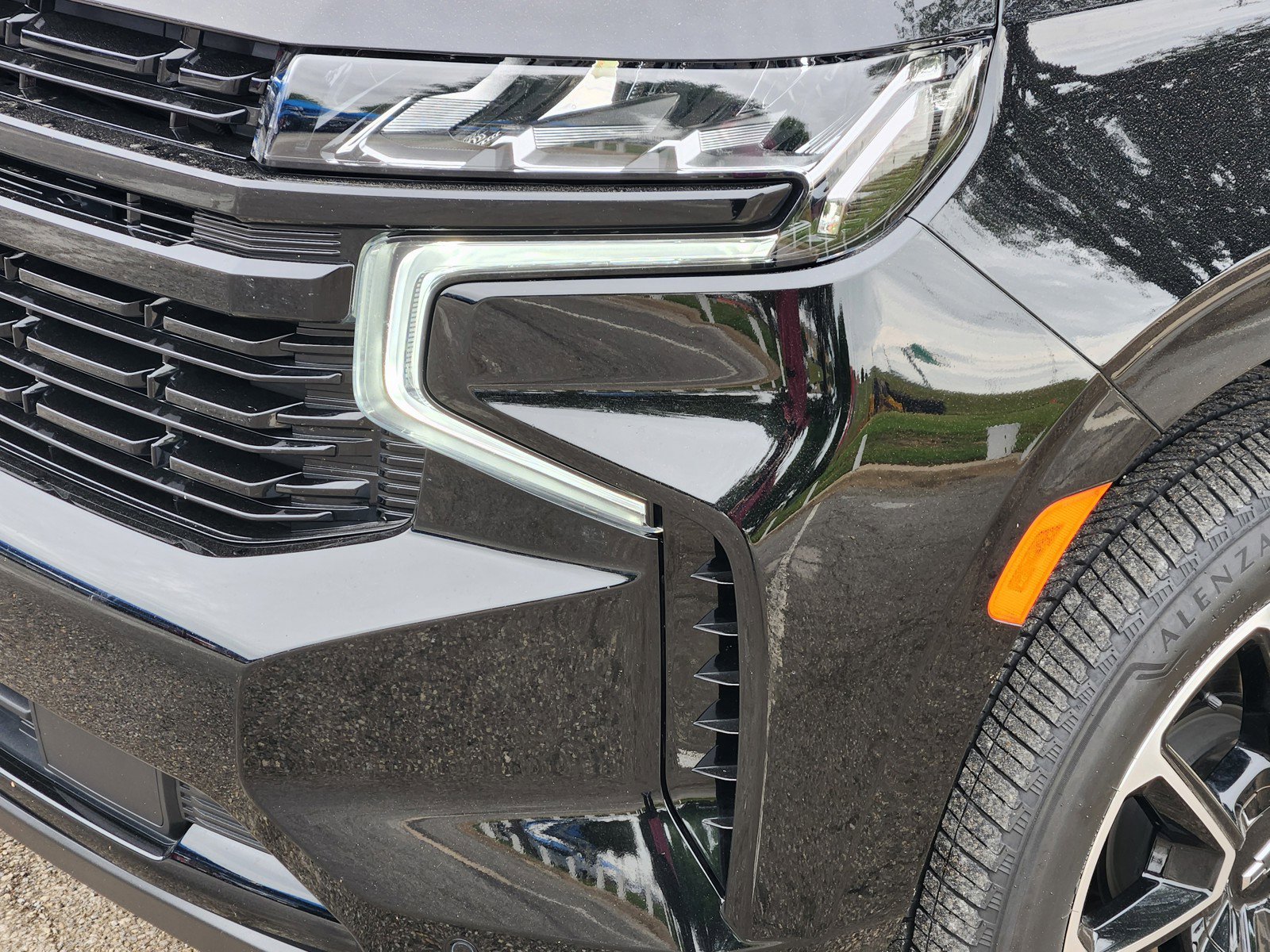 Used 2024 Chevrolet Suburban RST w/ Luxury Package AWD/4WD image 29